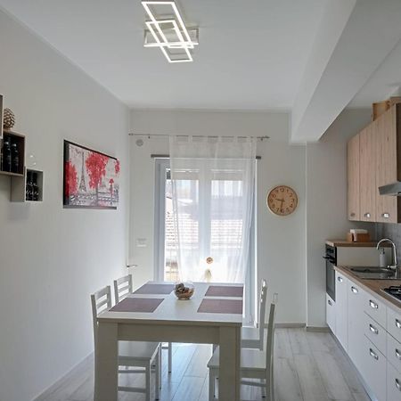 Appartamento Moderno In Centro Citta SantʼAgata di Militello Dış mekan fotoğraf