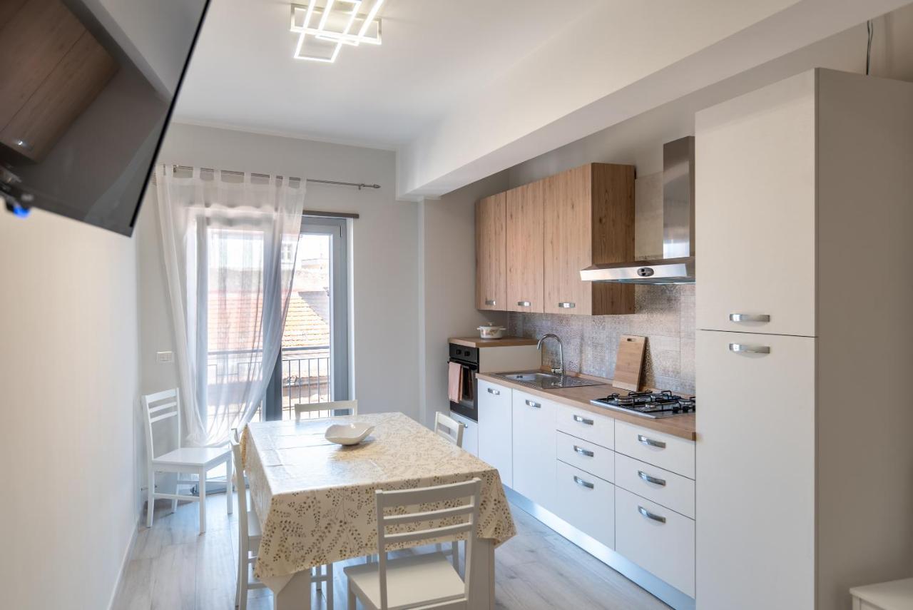 Appartamento Moderno In Centro Citta SantʼAgata di Militello Dış mekan fotoğraf